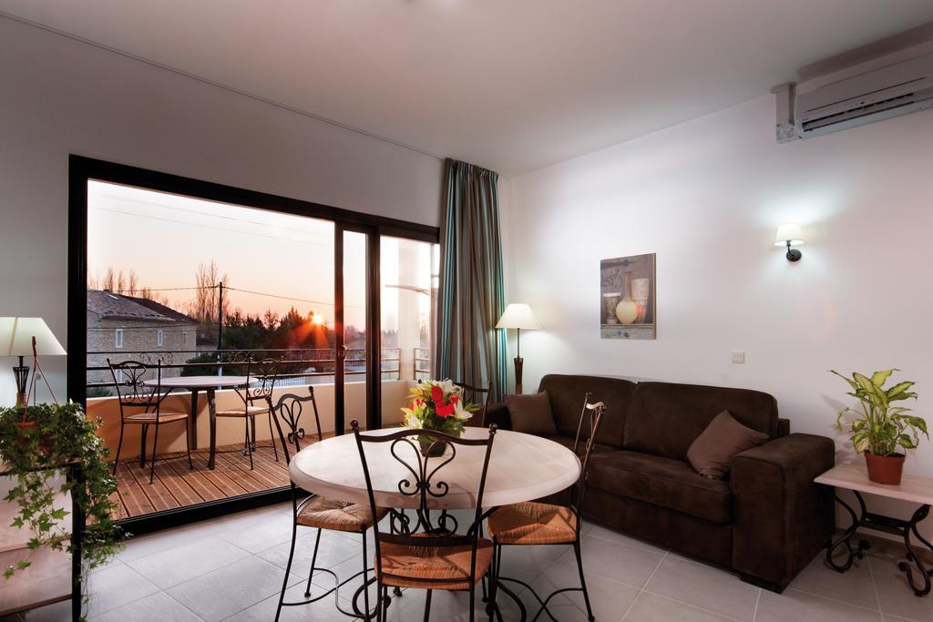 Lagrange Vacances L'Oustau De Sorgue ลีล-ซูร์-ลา-ซอร์ก ห้อง รูปภาพ