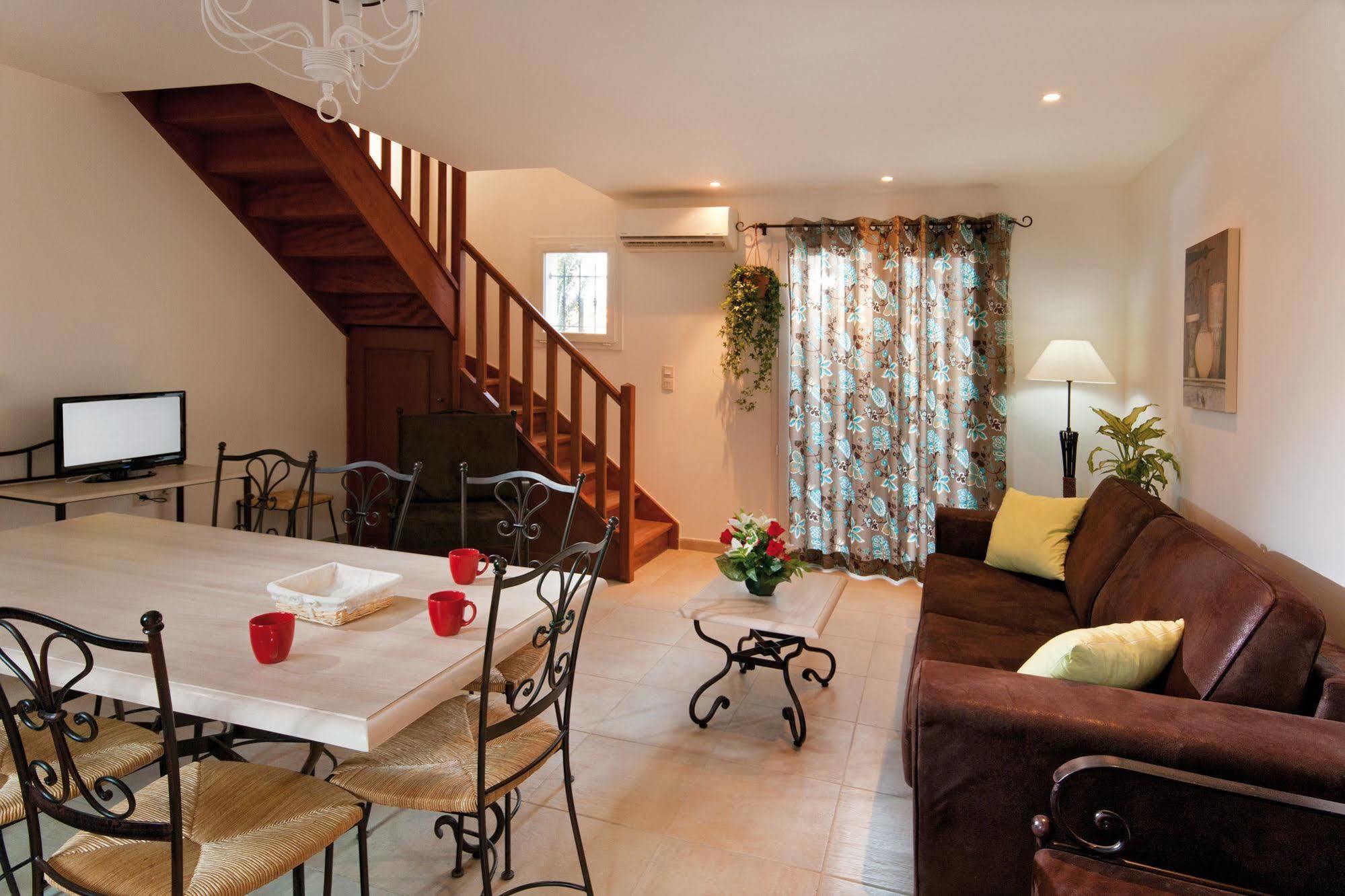 Lagrange Vacances L'Oustau De Sorgue ลีล-ซูร์-ลา-ซอร์ก ภายนอก รูปภาพ
